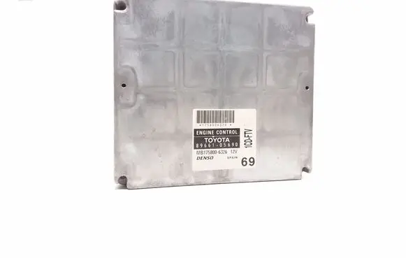 Toyota Avensis T250 Engine control unit/module 8966105690 MB1758006326 1CDFTV