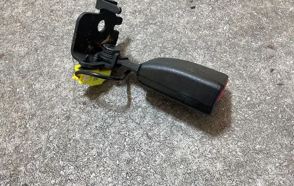 Volvo XC40 Rear seatbelt buckle 32341090 1P048906700 240123