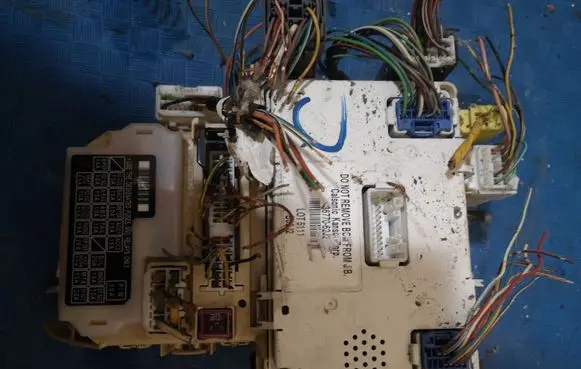 Suzuki Swift I Fuse box set 3677062J2