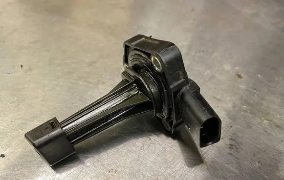 Volkswagen Caddy Oil level sensor 03C907660M 00962905