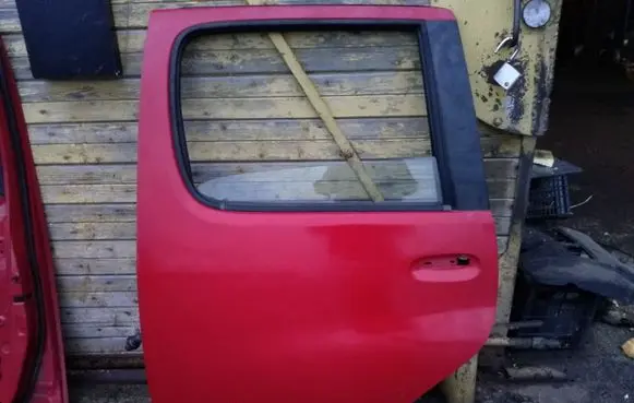 Toyota Yaris Rear door