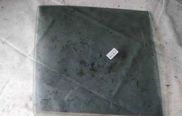 Rear door window glass