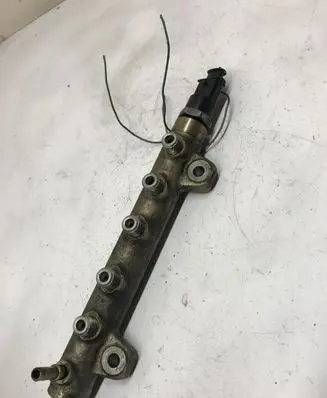 Renault Espace III Fuel main line pipe