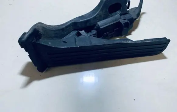 Volkswagen Golf V Accelerator throttle pedal 1k1721503l 6pv008600