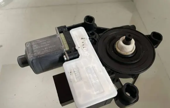 Seat Ateca Rear door window regulator motor 5Q0959812A