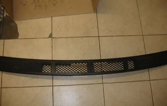 Volkswagen II LT Bonnet/hood grill 2D1819044