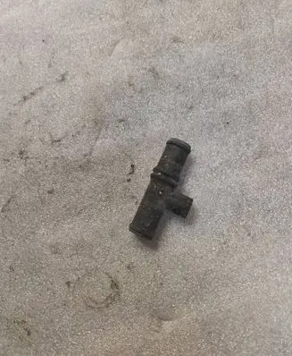 Engine coolant pipe/hose