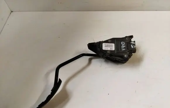 Volvo S40, V40 Accelerator throttle pedal 30865642 6PV00830100 M865642