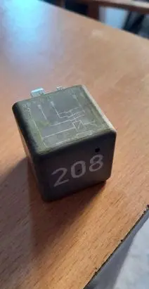 Audi A2 Battery relay fuse 4A0951253C