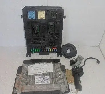 Citroen C4 II Engine ECU kit and lock set 9665996080
