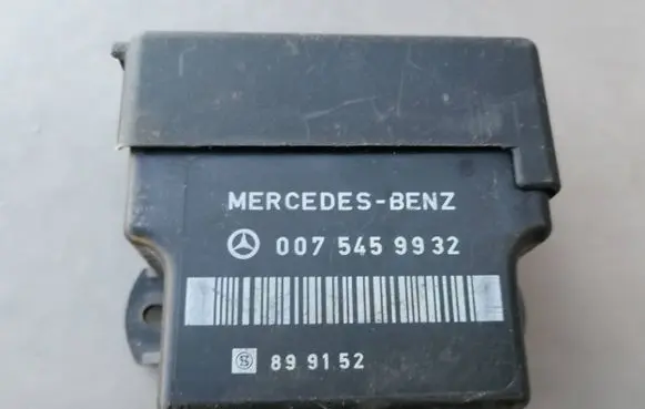 Mercedes-Benz E W124 Glow plug pre-heat relay 0075459932 899152