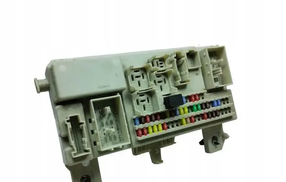 Mazda 3 I Fuse box set 519050058