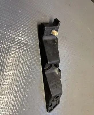 KIA Sportage Front bumper mounting bracket 86615F1000