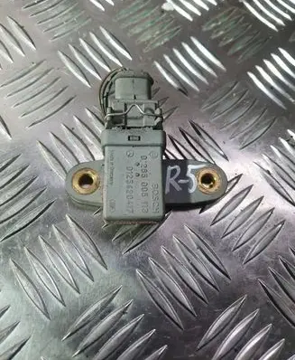 Mercedes-Benz A W168 Airbag deployment crash/impact sensor 0125420417 0285005113