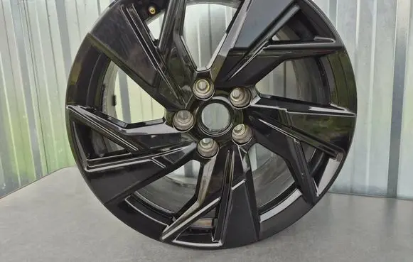 Opel Astra L R17 alloy rim 9843281580