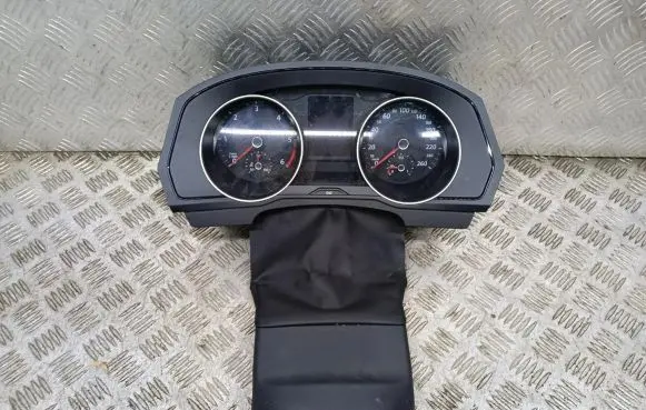 Volkswagen PASSAT B7 USA Speedometer (instrument cluster)