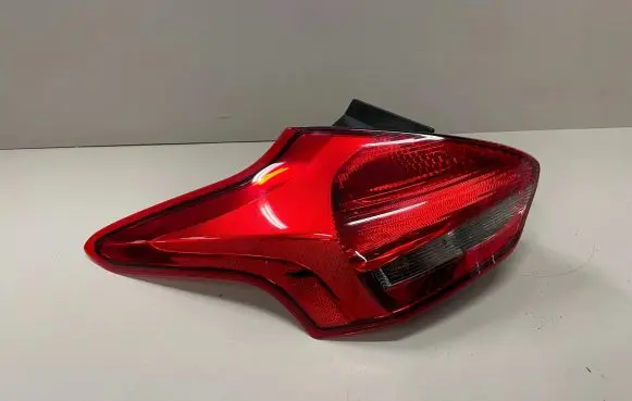 Ford Focus Rear/tail lights F1EB13405