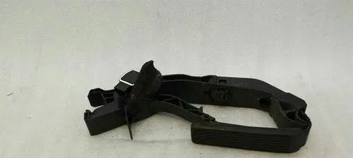 Mercedes-Benz E W211 Accelerator throttle pedal A2113000604