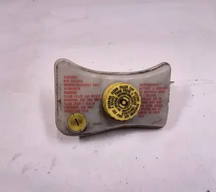 Brake fluid reservoir