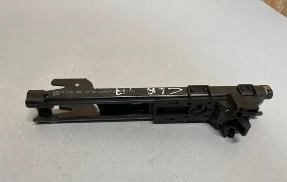 Mercedes-Benz CLA C117 X117 W117 Seat belt height adjuster A0008600388