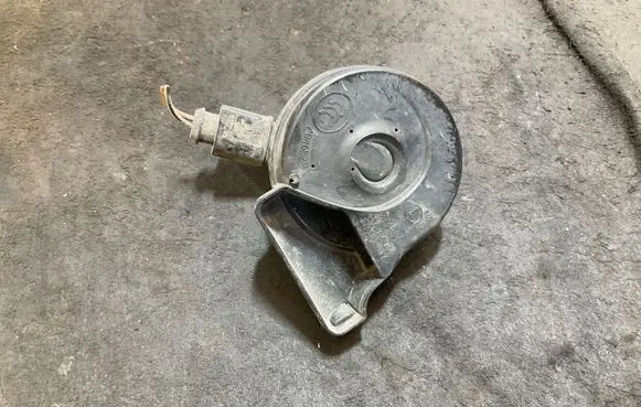 Volkswagen PASSAT B7 Horn signal AM80SR 0055307 55307