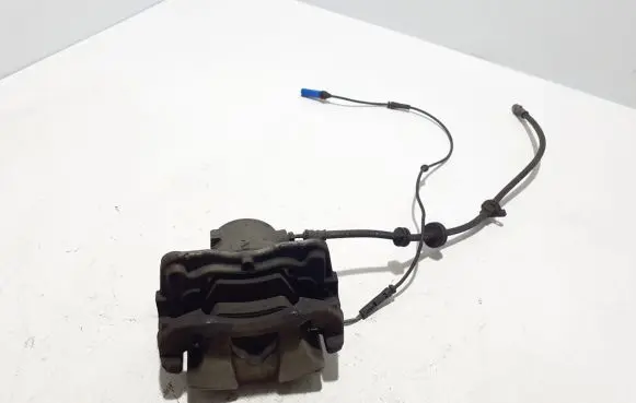 BMW 5 G30 G31 Front brake caliper 6872799