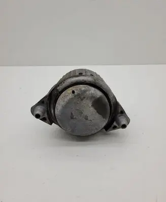 Mercedes-Benz CLS C218 X218 Engine mount bracket