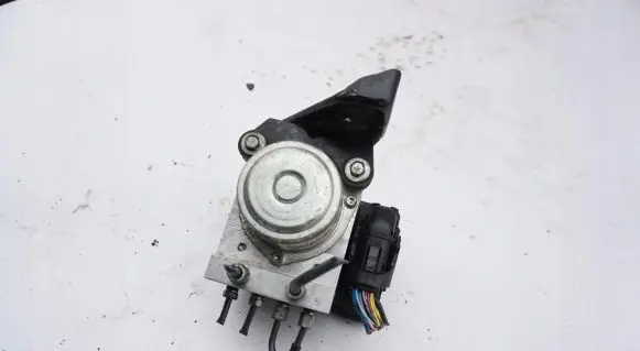Nissan Juke I F15 ABS Pump