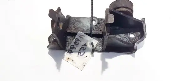 Toyota Corolla Verso AR10 Engine mounting bracket