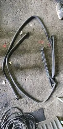 Audi A4 S4 B6 8E 8H Front door rubber seal brak