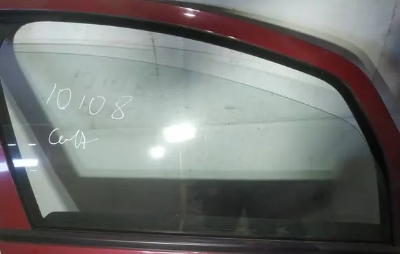 Mitsubishi Colt Front door window glass four-door as2