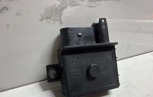 Mercedes-Benz C W204 Glow plug pre-heat relay A6461532579