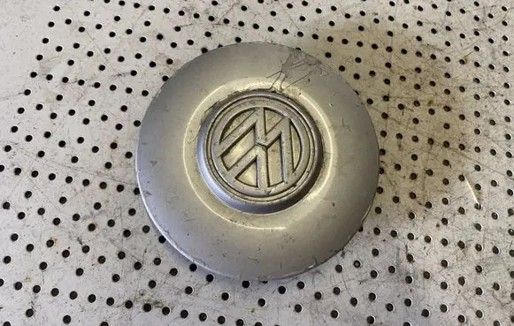 Volkswagen Golf III Original wheel cap 1H0601151B