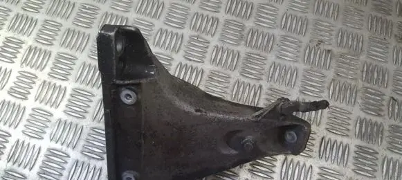 Audi A4 S4 B5 8D Engine mounting bracket 8D0199308L