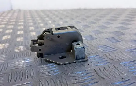 Mercedes-Benz Sprinter W901 W902 W903 W904 Rear door lock A9067400035