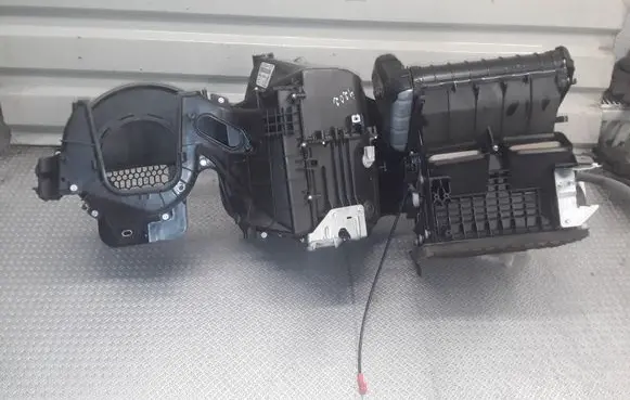 Volkswagen Transporter - Caravelle T5 Interior heater climate box assembly 7h0820005bm