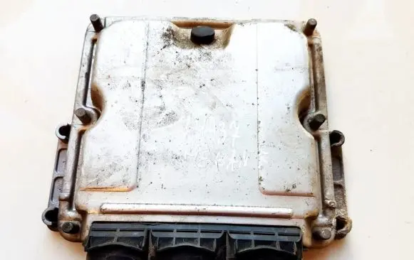 Renault Megane I Engine control unit/module 0281001934 8200078730