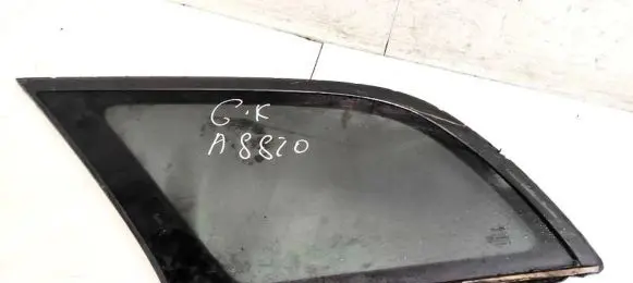 Toyota Avensis T250 Rear side window