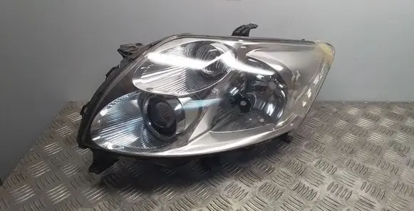 Toyota Auris 150 Headlight/headlamp 8117002460