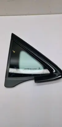 Chrysler Pacifica Front triangle window/glass 68370634AA