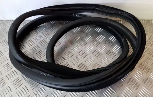 Mercedes-Benz R W251 Front door rubber seal