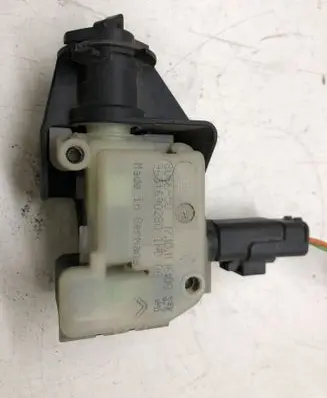 Fuel tank cap lock