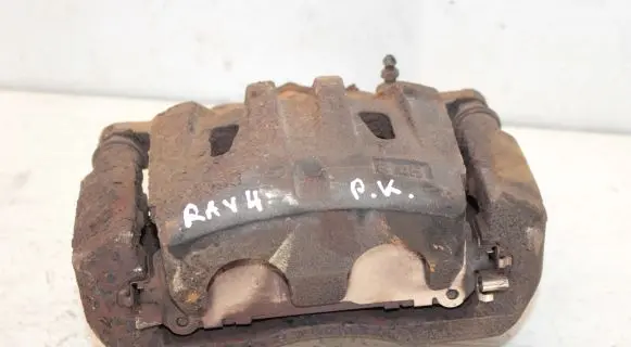 Toyota RAV 4 (XA40) Front brake caliper
