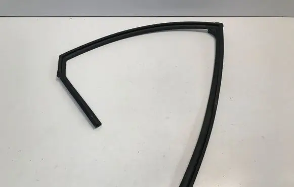 Hyundai i20 (BC3 BI3) Rubber seal rear door window/glass 