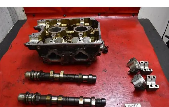 Subaru Forester SF Engine head 