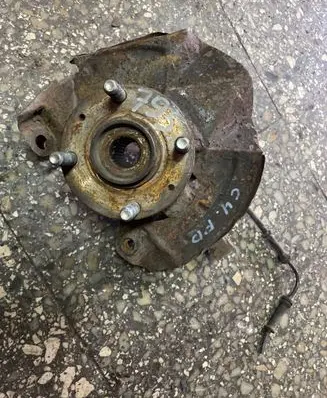 Citroen C4 I Front wheel hub