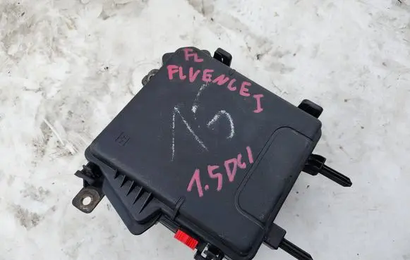 Renault Fluence Fuse box cover 