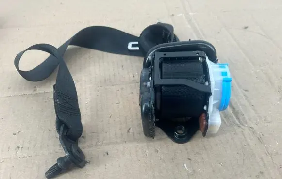 Mercedes-Benz B W246 W242 Front seatbelt 3063559