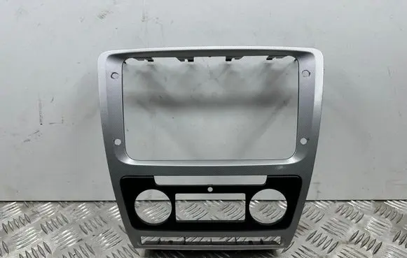Skoda Octavia Mk2 (1Z) Panel trim YX1CZ