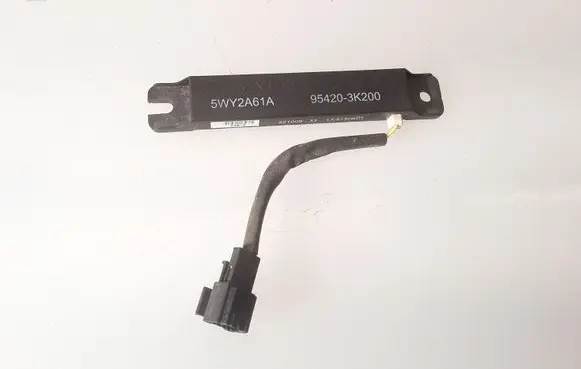 Hyundai ix 55 Aerial antenna amplifier 954203K200 5WY2A61A